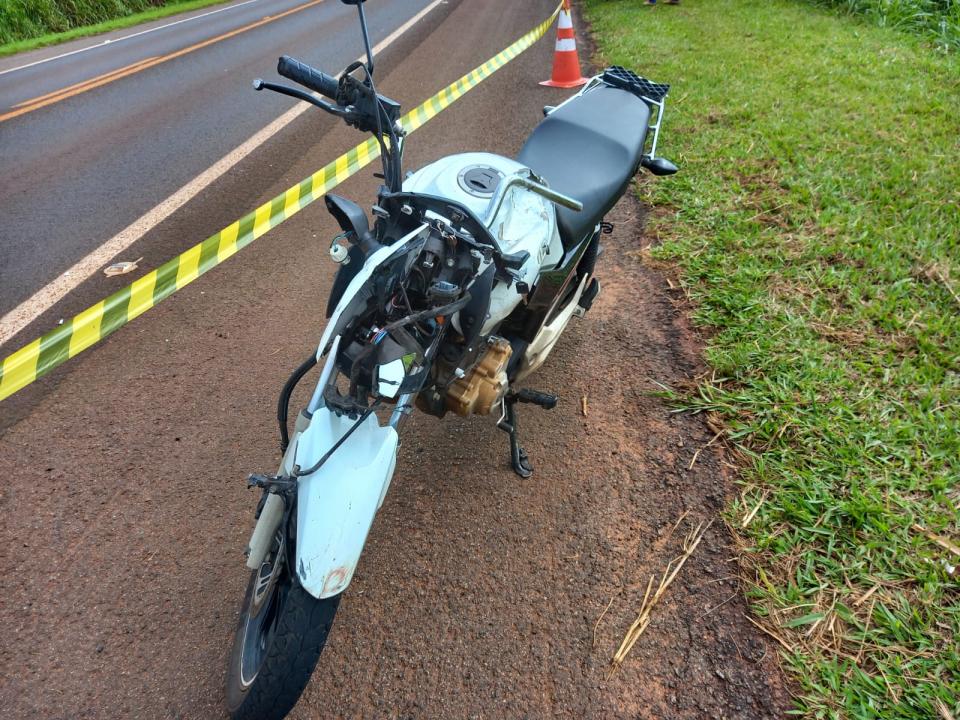 Foto 1 de 3 — Acidente entre ônibus e moto, mata motociclista na SP-257 em Santa Lúcia